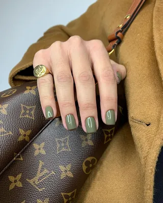 zvonnikova.nails on Instagram: шикарный маникюр со светоотражающими лаками  ✨✨✨ какая ручка больше нравится ? Розовая или … | Xmas nails, Acrylic  nails, Winter nails