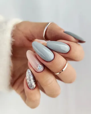 Velvet Nails Are Trending for the Holidays, and They're Gorgeous | Glamour