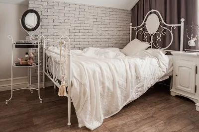 Дизайн спальни с кованой кроватью