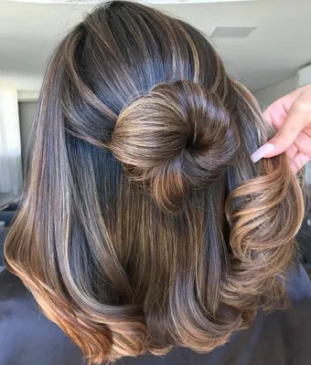 Прически на выпускной 2024: тренды и лучшие идеи | Chic hairstyles, Long  hair styles, Bridal hair updo