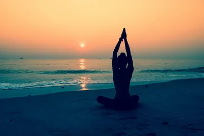 йога на пляже | Йога, Движения йоги, Карта желаний