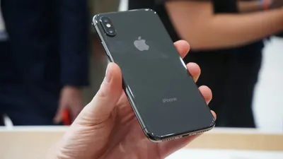 I Tried The iPhone X — And The Killer Feature Is Its Size