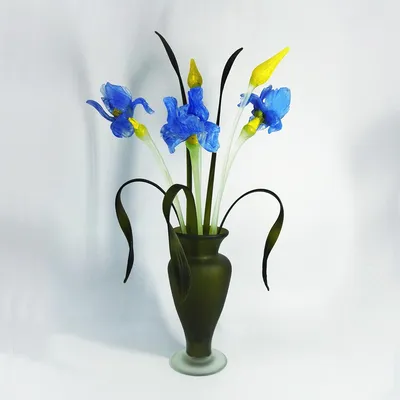 Синие большие ирисы из стекла в вазе Амфора, 3 цветка. - Imperialglass