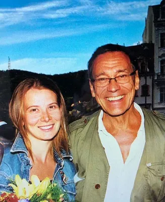 Юлия Высоцкая честно рассказала о состоянии дочери, впавшей в кому после  ДТП😔 Звездная мама рассказала журналу Tatler, что о состоянии ее … |  Instagram