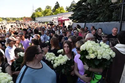 Жена Юрия Шатунова слегла после похорон мужа. Не выдержало сердце - Новости  мирового шоубизнеса | Сегодня