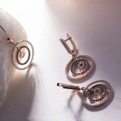 Изысканные золотые серьги с янтарём и цирконами «Ноктюрн» в  интернет-магазине янтаря