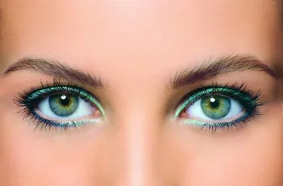 girl #eyes #eyemakeuptutorial #глаза #зеленые глаза #маникюр #взгляд |  Темно-зеленые глаза, Зеленые глаза, Легкий макияж для глаз