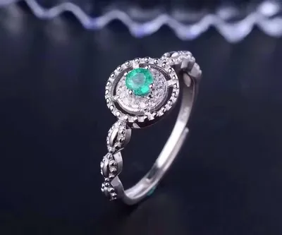 White gold engagement ring with emerald-cut diamond | DAMIANI