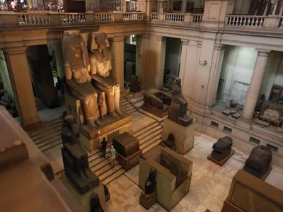 различные экспонаты нового современного национального музея египетской  цивилизации в каире Редакционное Изображение - изображение насчитывающей  паланкин, драгоценности: 223458475