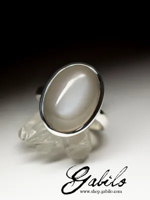 Серебряное кольцо с лунным камнем \"кошачий глаз\" код 9210
