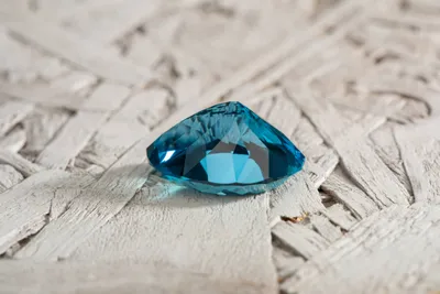 Топаз синий груша 20,2 х 17 мм | Натуральный камень | Интернет-магазин  RusGems®
