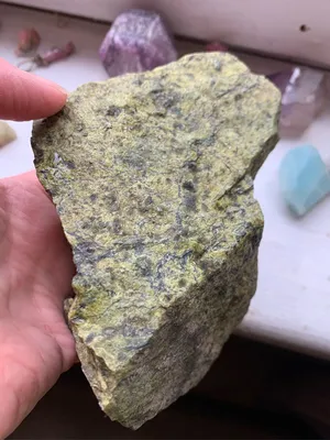 Бусины из натурального камня - Серпентин (антигорит) 10 мм - купить с  доставкой по выгодным ценам в интернет-магазине OZON (201990114)
