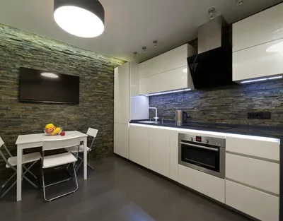 Искусственный камень Сланец тонкослойный Песочный фото в интерьере кухни