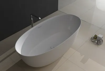Каменная ванна в просторном белом ванная комната Иллюстрация штока -  иллюстрации насчитывающей строя, кран: 174071279