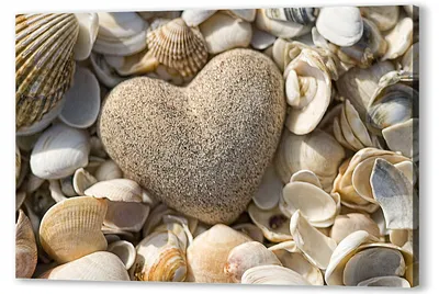 Каменное сердце на песке на пляже Стоковое Изображение - изображение  насчитывающей конструкция, идея: 208695805