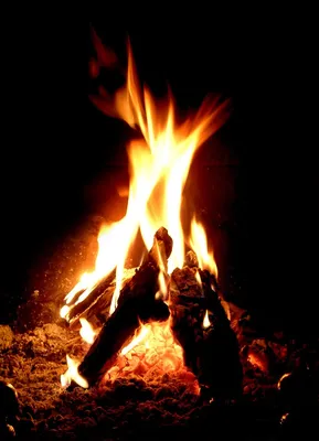 камин с горящим внутри огнем, картина огонь в камине, Огонь, камин фон  картинки и Фото для бесплатной загрузки