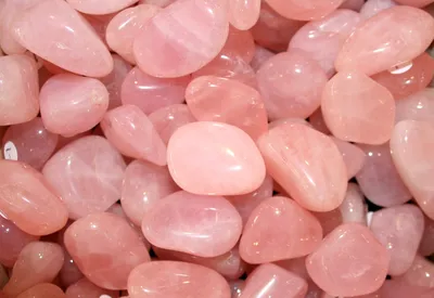 Розовый кварц: кому подходит камень, значение и свойства