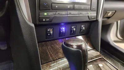 Купить б/у Toyota Camry VII (XV50) Рестайлинг 2.5 AT (181 л.с.) бензин  автомат в Ереване: серебристый Тойота Камри VII (XV50) Рестайлинг седан  2015 года на Авто.ру ID 1115782982
