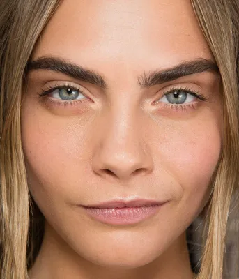 Макияж-2018: тенденции с Недели моды в Нью-Йорке | Big eyebrows, Cara  delevingne, Makeup 2017