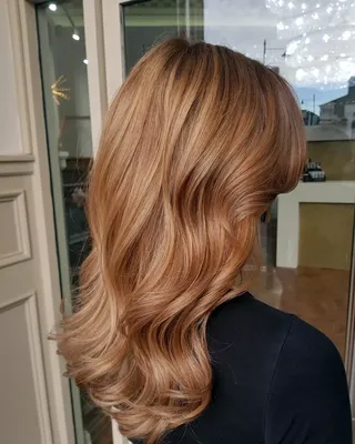 Карамельный цвет волос на каре (34 фото)