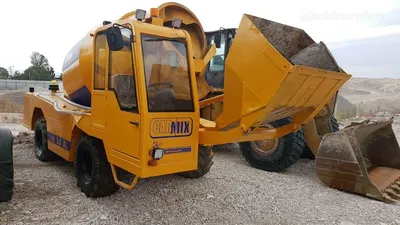 Carmix Metalgalante - What's the difference between CARMIX 25FX and 45FX?  LOADING SHOVEL SELF ARTICULATED: Load 400 liters 🆚 600 liters CONCRETE  OUTPUT: 2,5 m3 🆚 4,5 m3 per batch GREAT MANOUVRABILITY