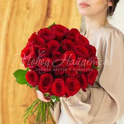 Красивые красные розы с сердечками на белом фоне, открытка на 8 марта -  обои для рабочего стола, картинки, фото