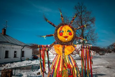 В Ленобласти чучело Масленицы сделали из воздушных шаров - Российская газета