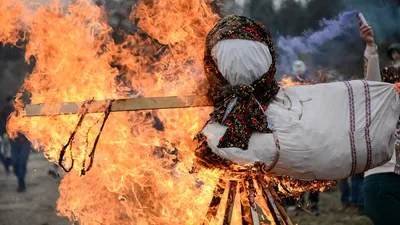 Как встречать Масленицу 2019: хороводы, блины и соломенное чучело (видео) |  УНИАН