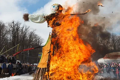 В Академическом встретили весну и сожгли чучело Масленицы (ФОТО, ВИДЕО) /  02 марта 2020 | Екатеринбург, Новости дня 02.03.20 | © РИА Новый День