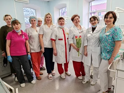 Волонтеры поздравили с 8 Марта врачей и пациенток ковидного госпиталя