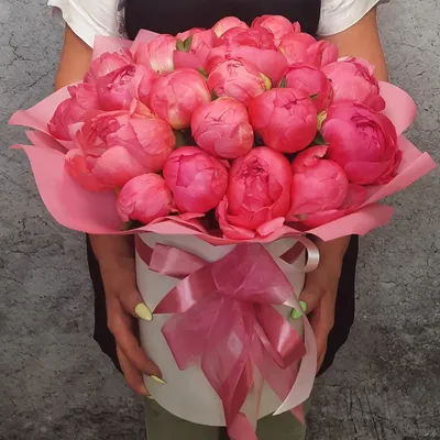 Букет розовых пионов в матовой упаковке - купить с доставкой в Омске -  Лаванда