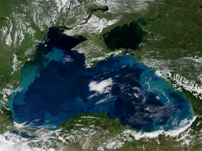 Обмеление Каспийского моря показали на фото из космоса — The Village  Казахстан