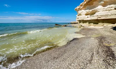 Западный Казахстан. Ночь страха на берегу Каспийского моря в Голубой бухте.