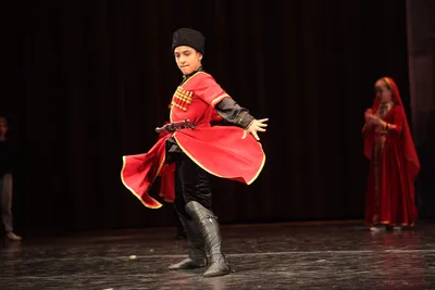 Лезгинка, кавказские танцы Армянские танцы 🔥 Тренер: Милена Апресян🥰  Понедельник/пятница 19.00-20.30 Старт с октября ➡️запись по… | Instagram