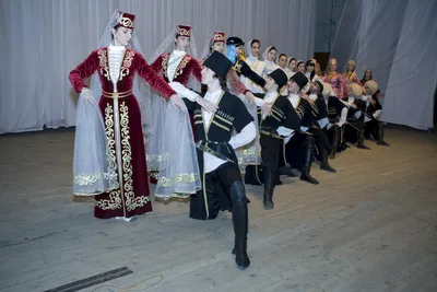 Кавказские танцы обучение в Москве: 17 тренеров по танцам со средним  рейтингом 4.4 с отзывами и ценами на Яндекс Услугах.