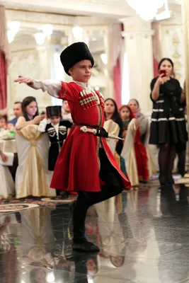 ensemble_elbrus - С какого возраста можно отдать ребёнка на кавказские танцы?  Каждый раз родители 3-4х летних детей обижаются и недоумевают, когда  позвонив мне для обучения в моей школе, слышат отказ. И в