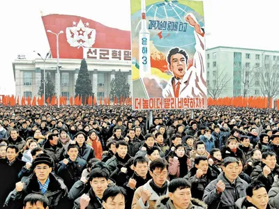 СМИ: Северная Корея запретила жителям говорить на южнокорейском сленге.  Наказание — 15 лет тюрьмы