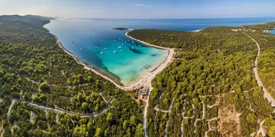 Золотой Континент - Есть заблуждение, что в Хорватии пляжи только галечные,  скалистые (при этом с кристально чистой водой) либо плита. Однако не будем  забывать про острова, которые славятся своими песчаными пляжами. Сегодня