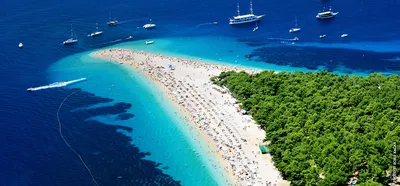 Хорватия-страна тысячи островов - Песчаные пляжи Хорватии Извилистое  побережье Хорватии может похвастаться пляжами на любой вкус. Но где в  Хорватии песчаные пляжи и есть ли они вообще? Конечно есть, но их не