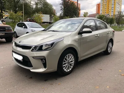 Прокат авто Kia Rio 2018 г. бежевого цвета в Москве с доставкой.