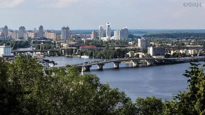 Городской пейзаж. Архитектура и природа города Киев. Река Днепр. Stock  Photo | Adobe Stock