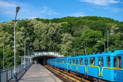 Парковый пешеходный мост через Днепр