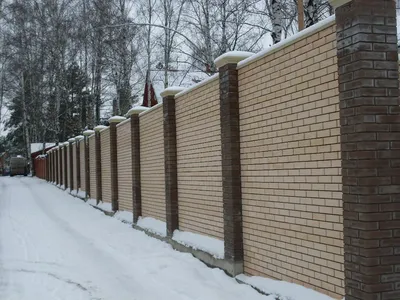 Заборы из кирпича под ключ в Московской области, цены за м2