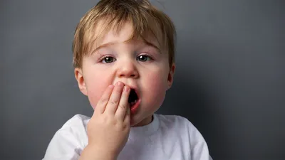Что делать если у ребенка опухла щека и болит зуб