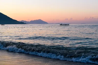 Обычный пляж в Китае В соцсетях снова обсуждают вирусную фотографию  переполненного пляжа в Китае. Автор публикации.. | ВКонтакте