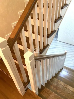 Дизайн лестницы в доме в классическом стиле