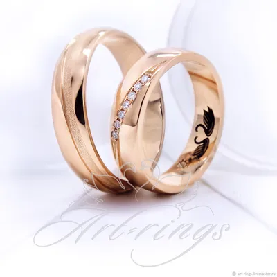 Классические обручальные кольца из желтого золота с бриллиантами в женском  кольце на заказ