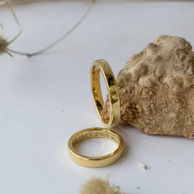 Классические обручальные кольца прямоугольного профиля с бриллиантом на  заказ из белого и желтого золота, серебра, платины или своего металла