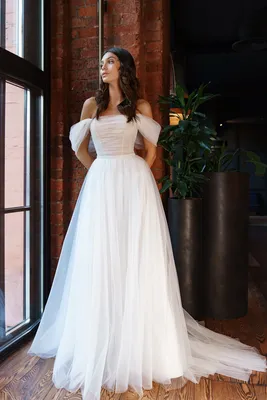 Классические свадебные платья — строгие, атласные, прямые, длинные и  короткие, с рукавом и без