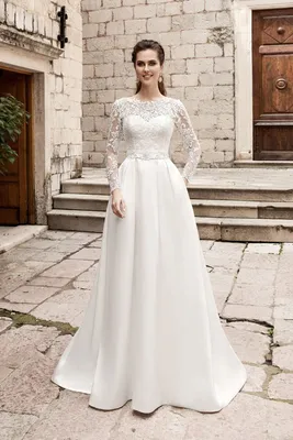 Классическое свадебное платье прямого кроя Lussano Bridal Marta 15907 |  Купить свадебное платье в салоне Валенсия (Москва)